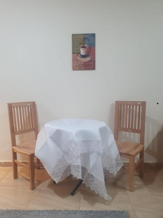 Nasr - 15minutes From Airport - Private Single With Shared Bathroom - غرفة مفردة خاصة مع حمام مشترك - Simple Privee Avec Salle De Bain Partagee - одноместный отдельный номер с общей ванной комнатой - Séjour chez l'habitant