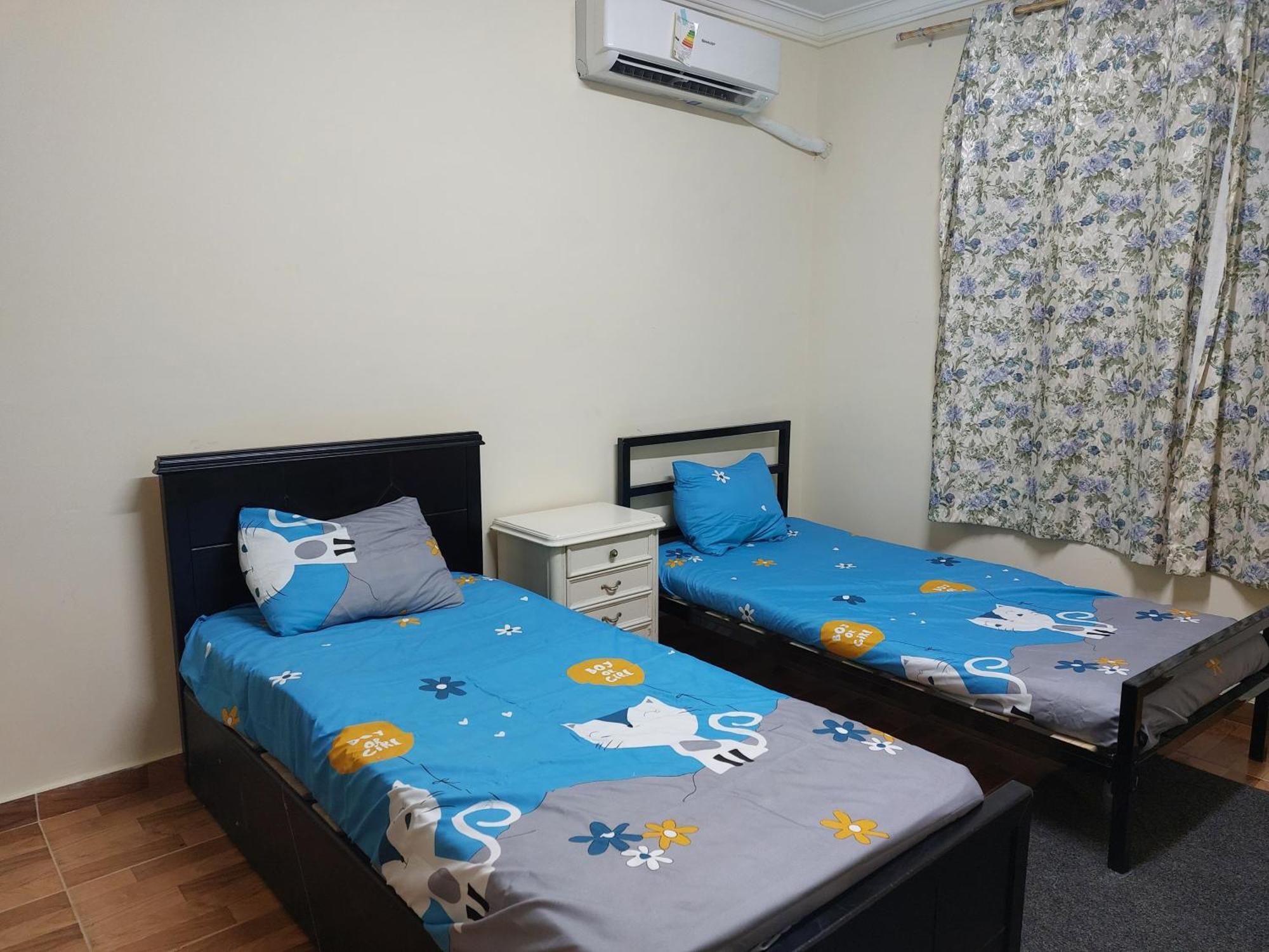 Séjour chez l'habitant Nasr - 15minutes From Airport - Private Single With Shared Bathroom - غرفة مفردة خاصة مع حمام مشترك - Simple Privee Avec Salle De Bain Partagee - одноместный отдельный номер с общей ванной комнатой - *