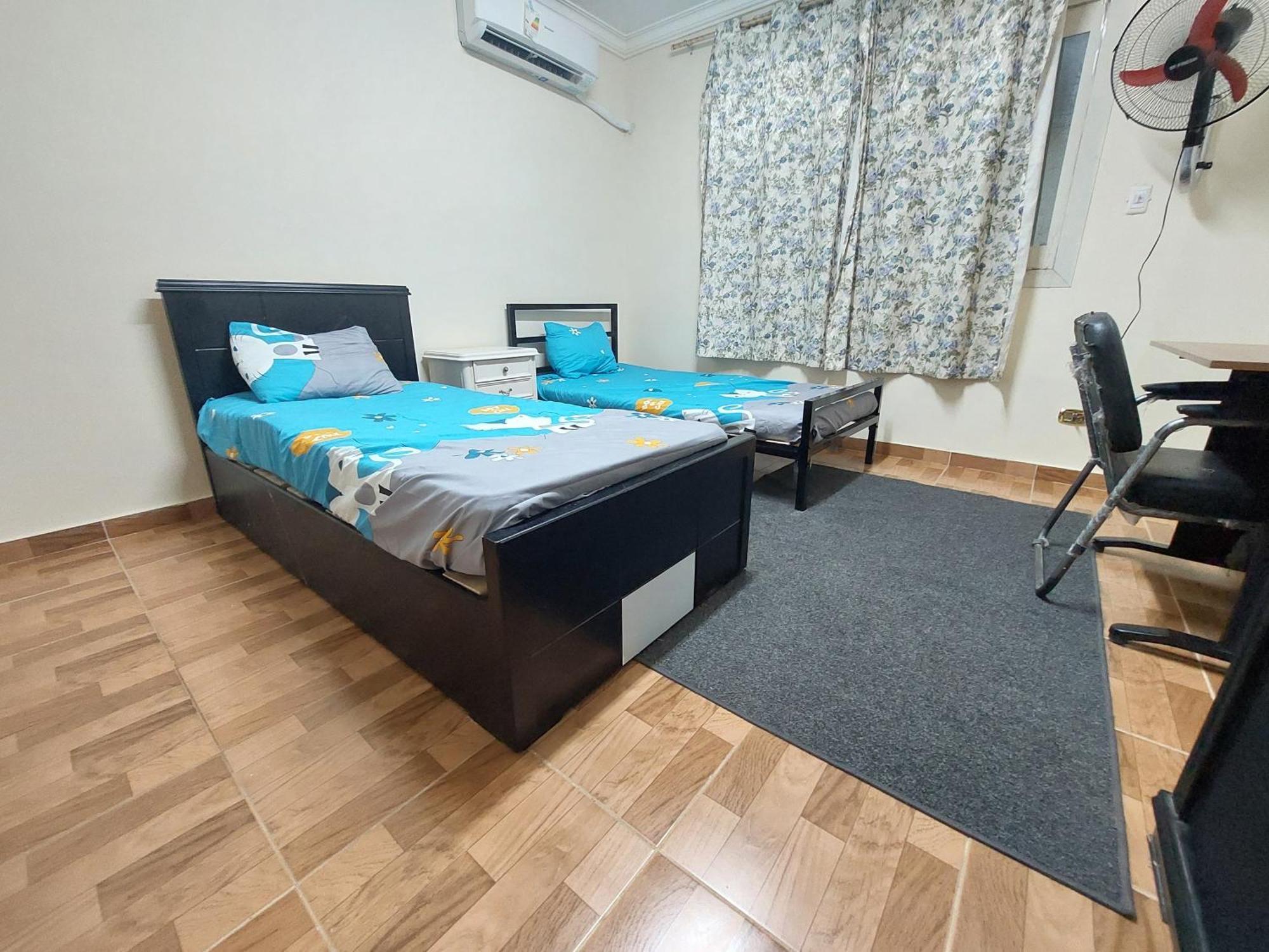 Nasr - 15minutes From Airport - Private Single With Shared Bathroom - غرفة مفردة خاصة مع حمام مشترك - Simple Privee Avec Salle De Bain Partagee - одноместный отдельный номер с общей ванной комнатой - * Le Caire