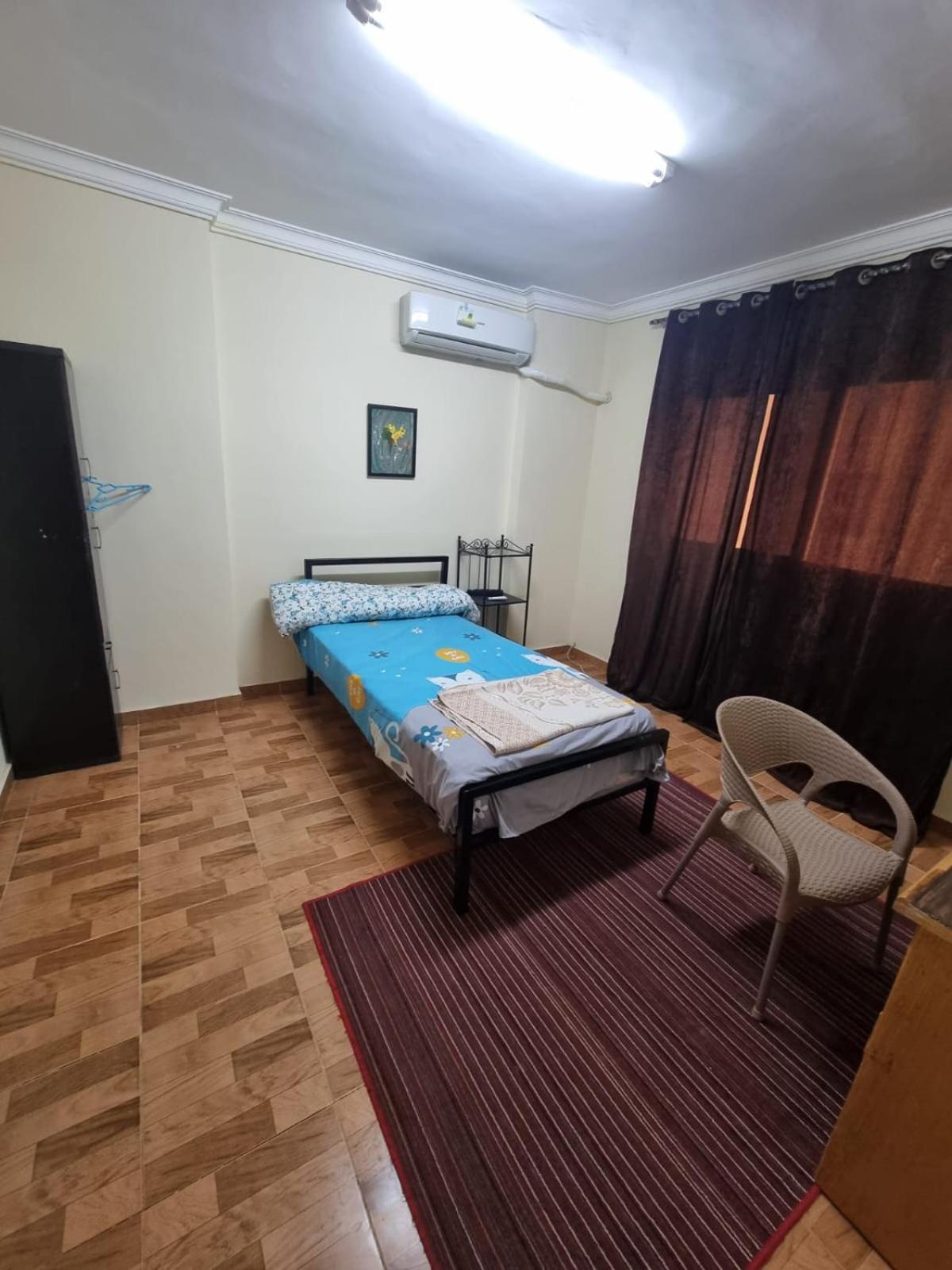 Nasr - 15minutes From Airport - Private Single With Shared Bathroom - غرفة مفردة خاصة مع حمام مشترك - Simple Privee Avec Salle De Bain Partagee - одноместный отдельный номер с общей ванной комнатой -